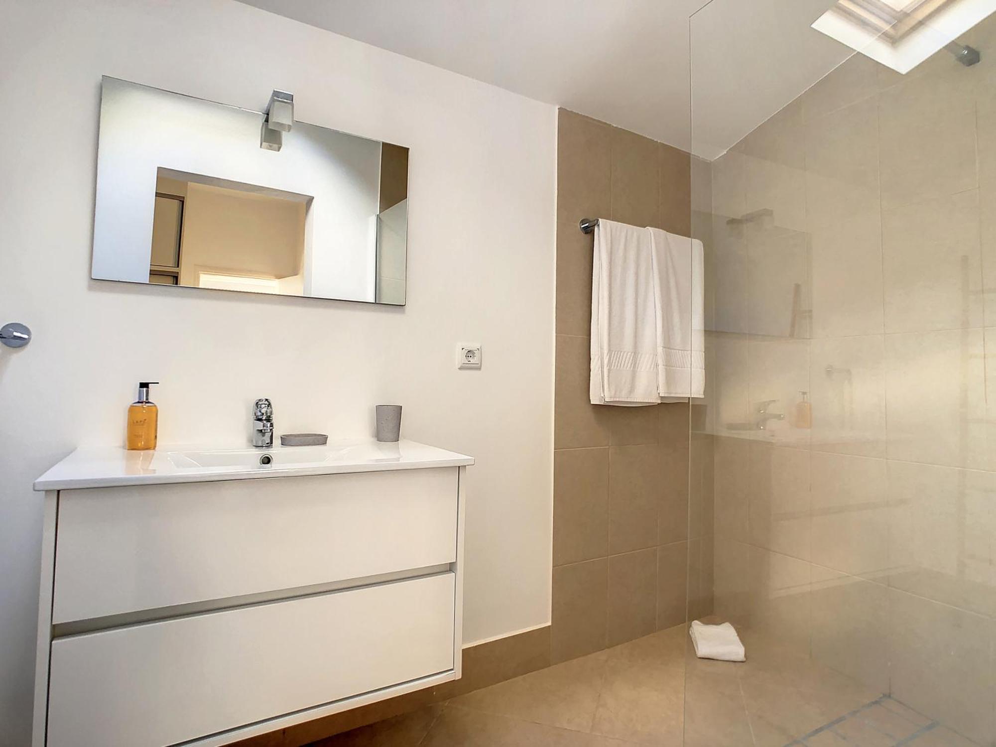 Naya Beach House By Lovelystay Malseira Eksteriør billede