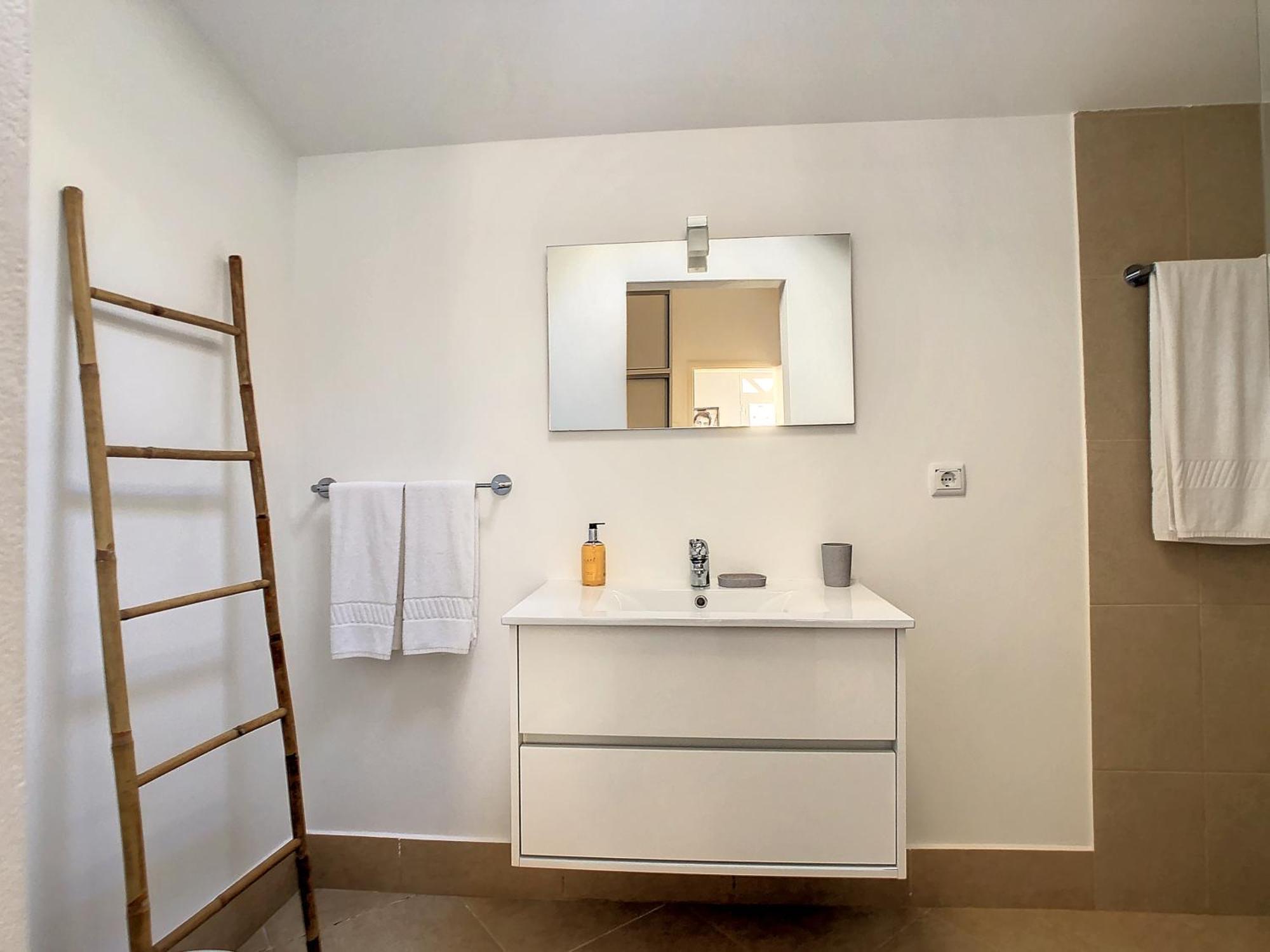 Naya Beach House By Lovelystay Malseira Eksteriør billede